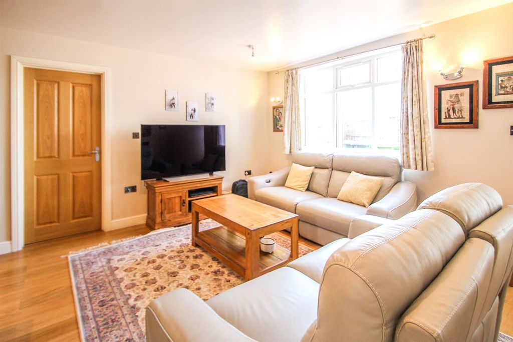 Property photo 2 of 9 U4K7Gmb1Aziy4x5Y6U5Nxkrmohk.Jpg