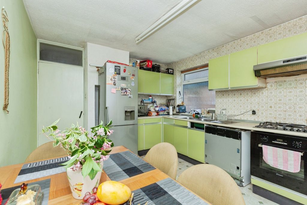 Property photo 3 of 14 Kitchen