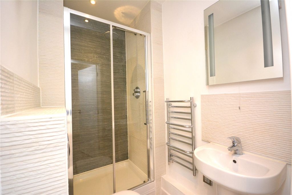 Property photo 3 of 6 En Suite