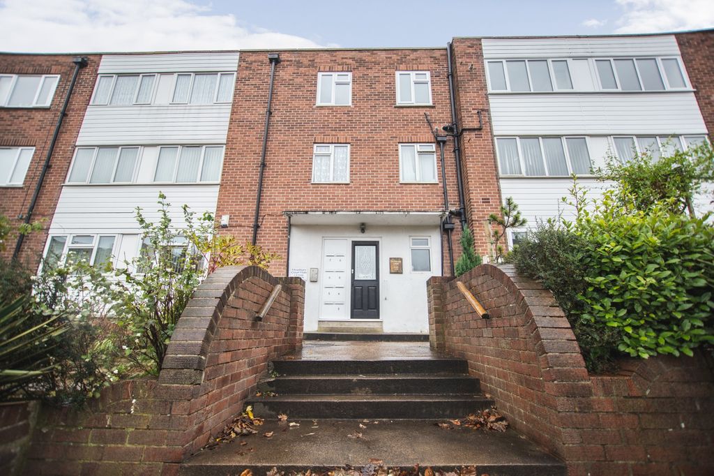 Property photo 2 of 26
