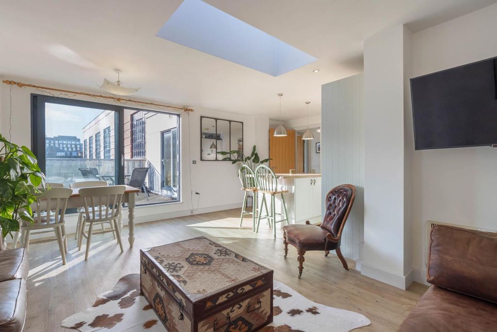 Property photo 2 of 14 Living Area