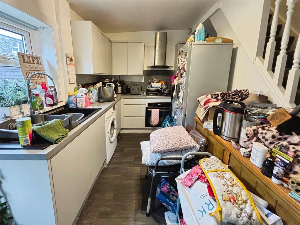 Property photo 3 of 14 Kitchen