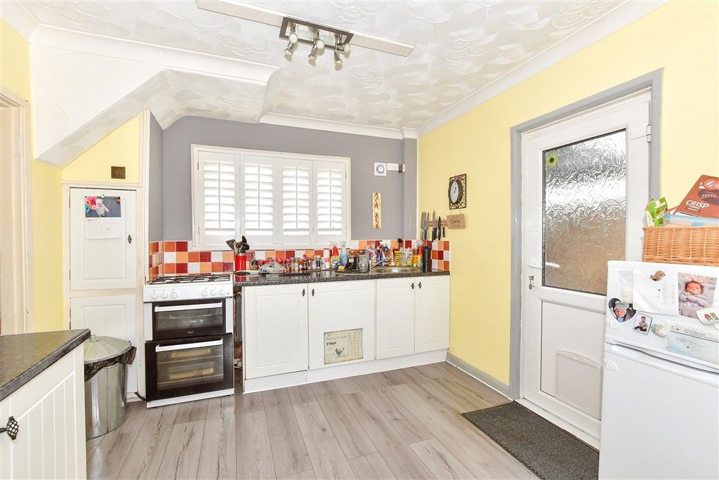 Property photo 1 of 9 Kitchen