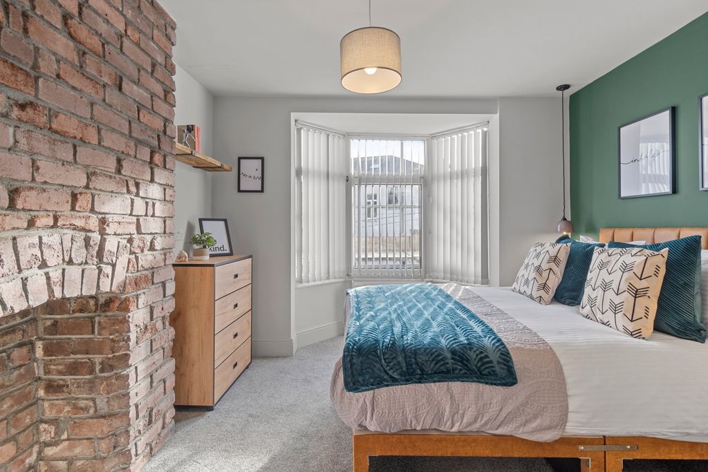 Property photo 3 of 7 0019