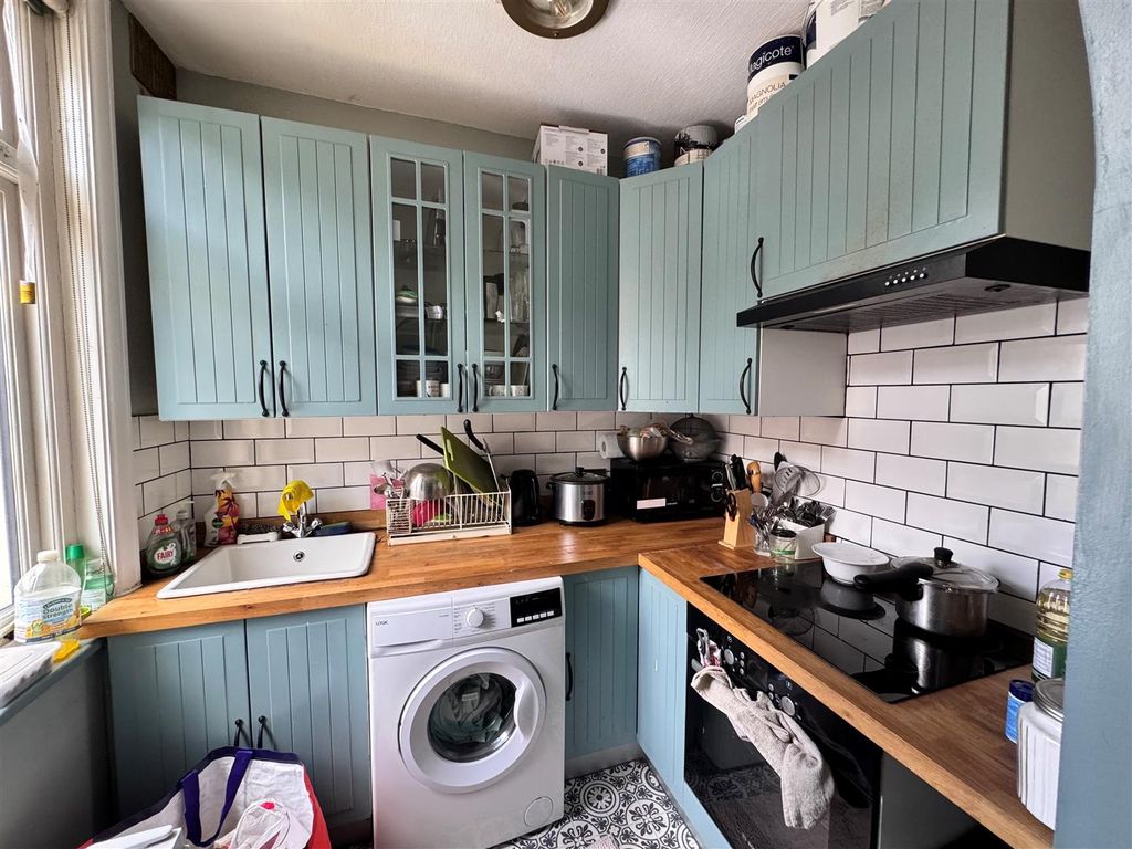 Property photo 2 of 7 Kitchen1.Jpg