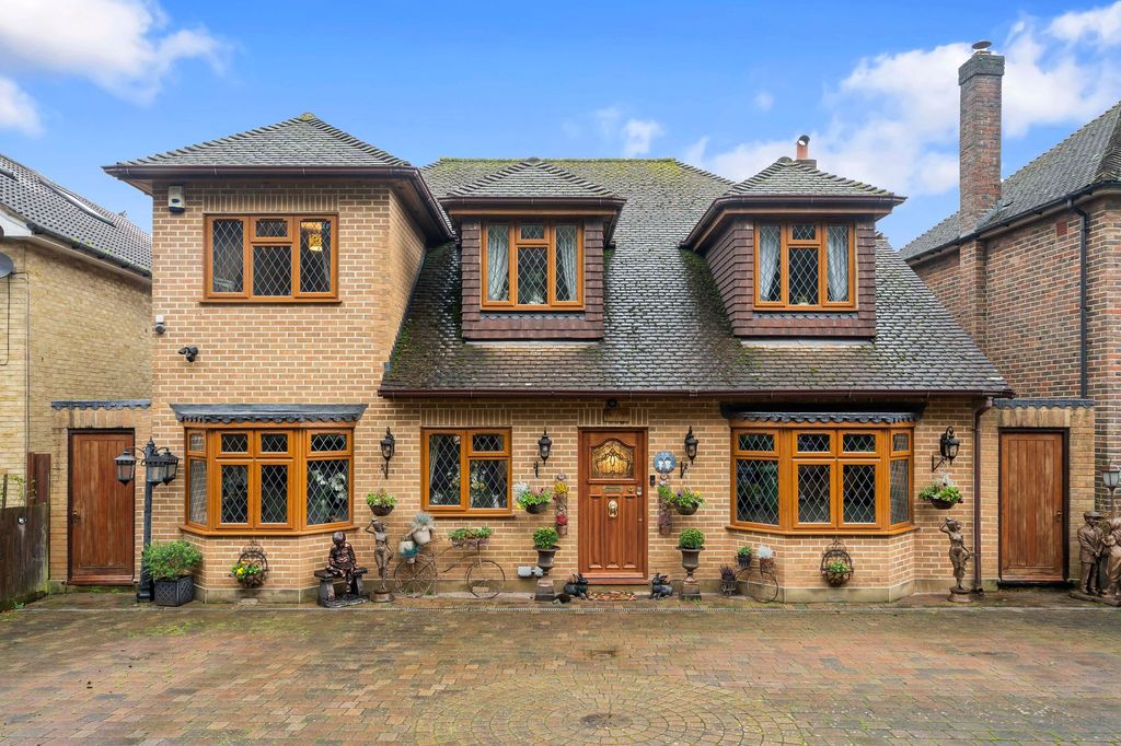 Property photo 2 of 34