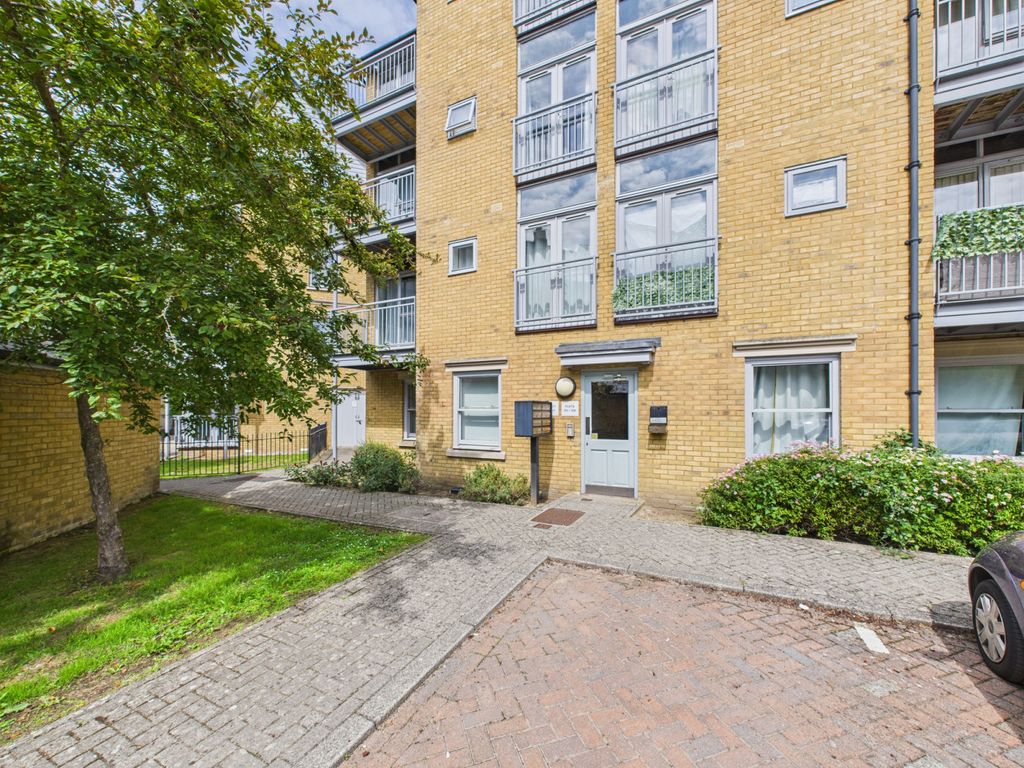 Property photo 1 of 9 2 Bedroom Apartment For Sale