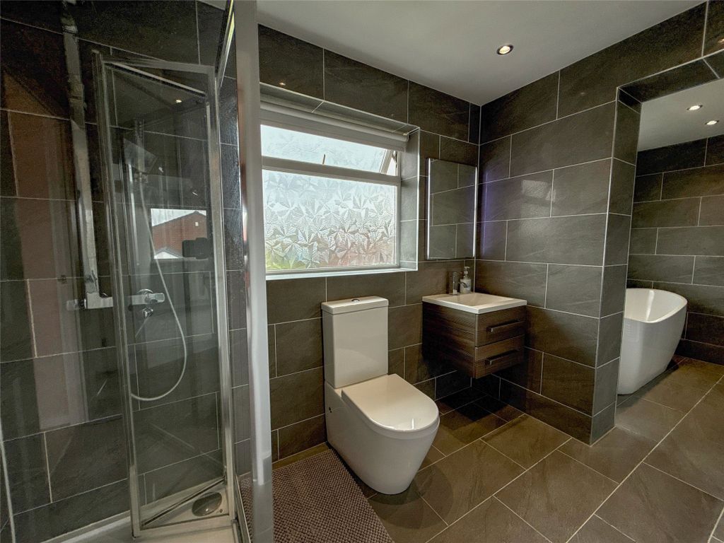 Property photo 3 of 26 Bathroom