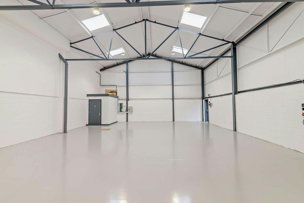 Property photo 3 of 4 8648354Interior05800.Jpg