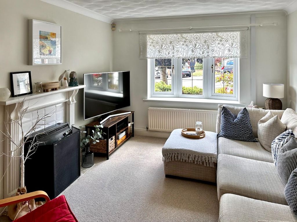 Property photo 3 of 22 Lounge