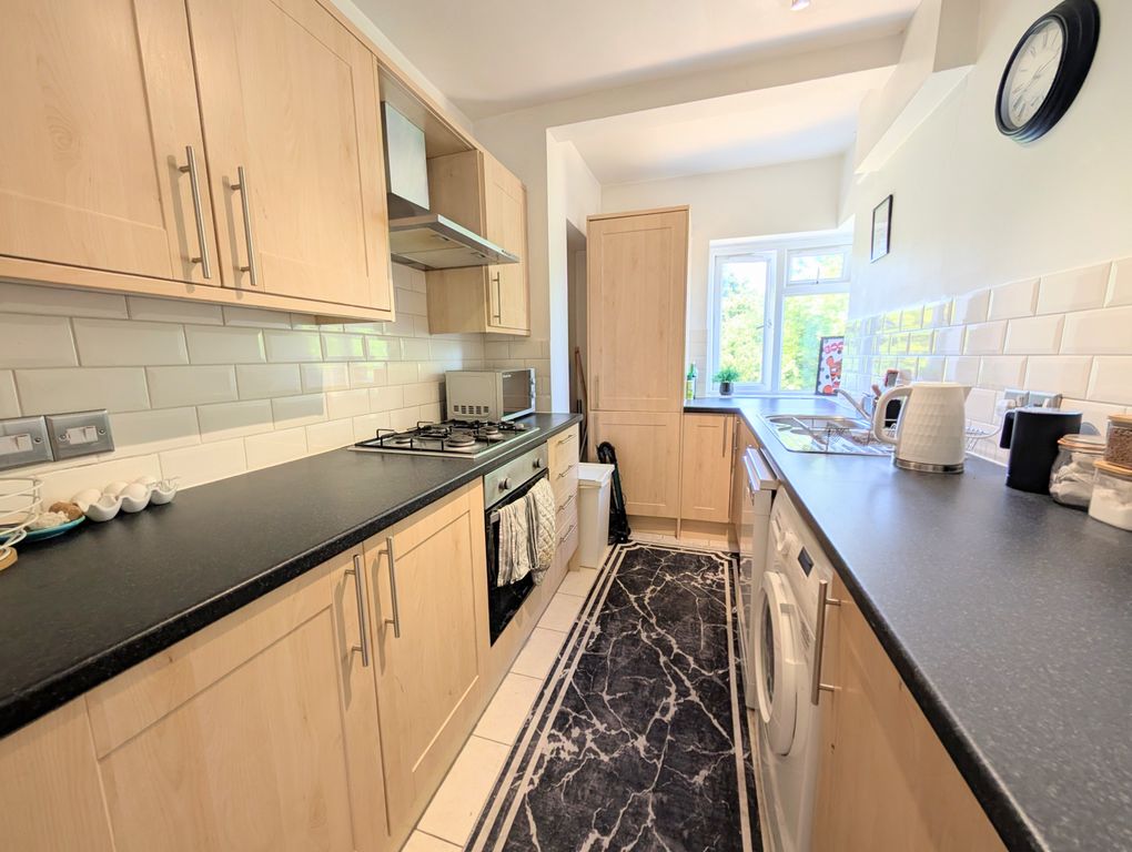Property photo 3 of 8 Kitchen