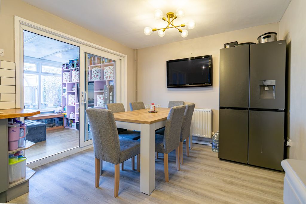 Property photo 3 of 26 4035878