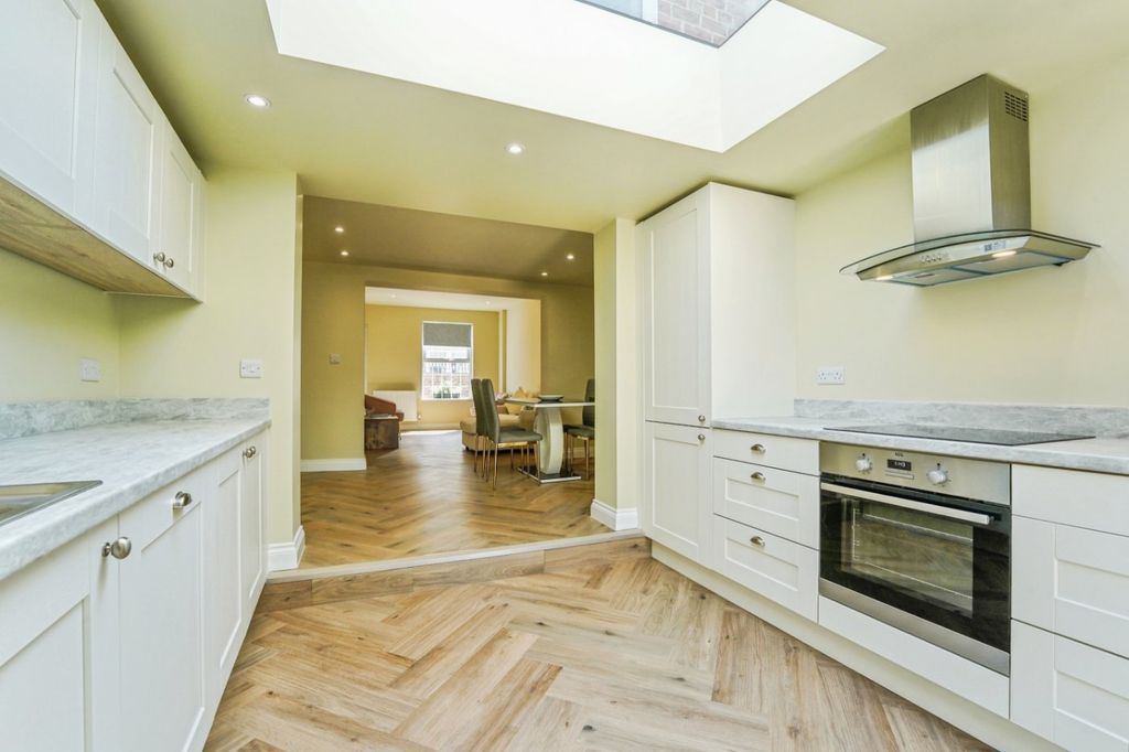 Property photo 2 of 17 Picture No. 10