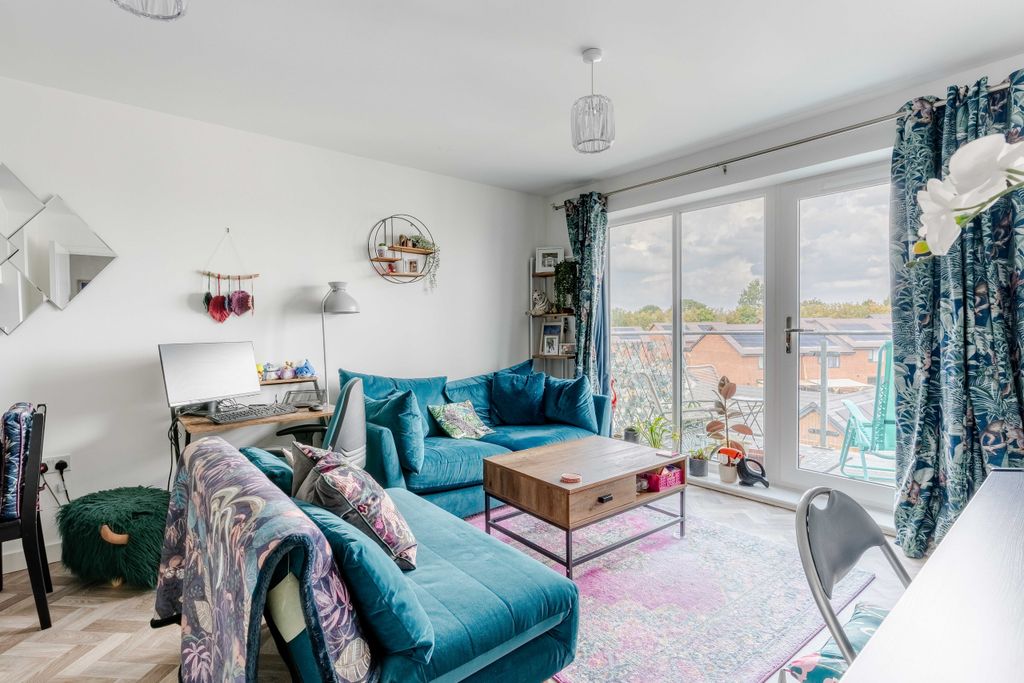 Property photo 2 of 10 A7405208-Hdr-5