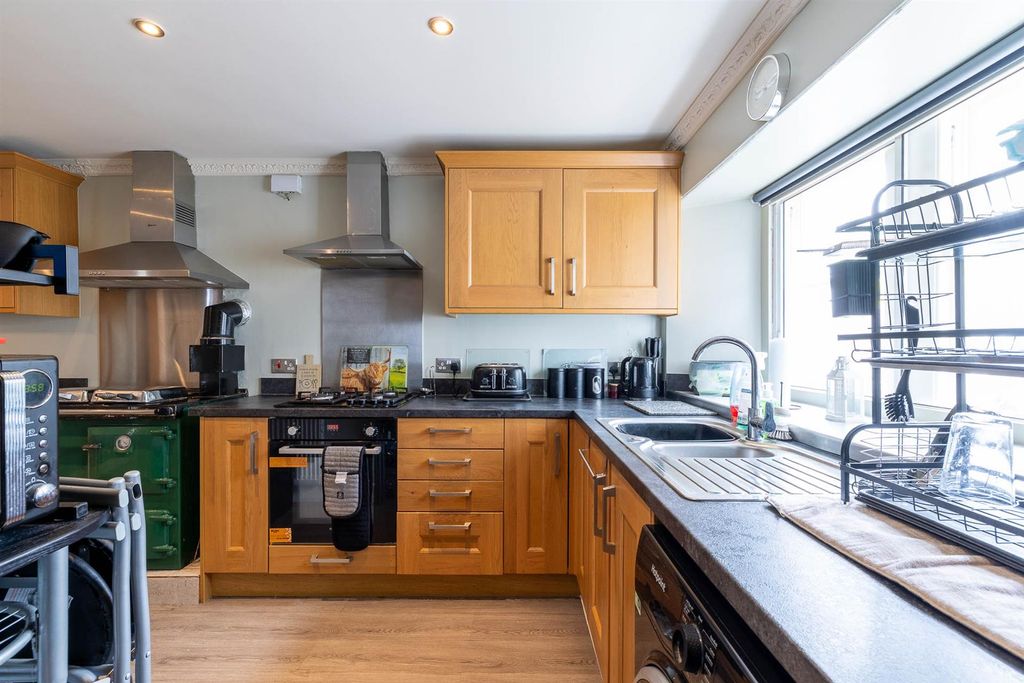 Property photo 2 of 24 S008.Jpg