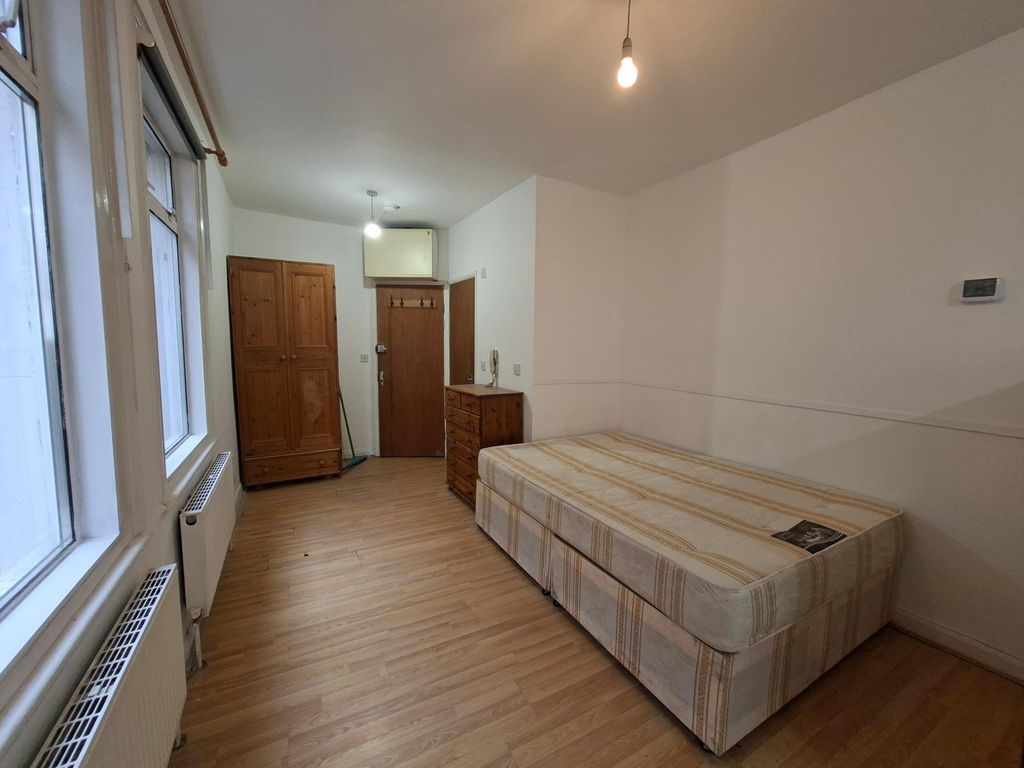 Property photo 2 of 8 Photo 1