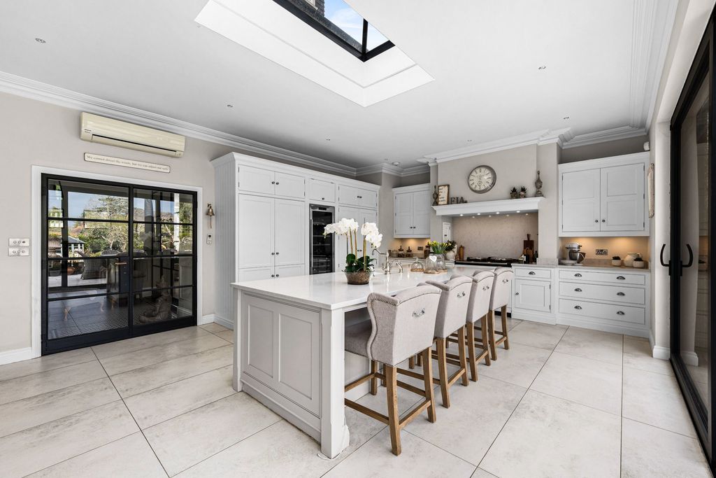 Property photo 3 of 51