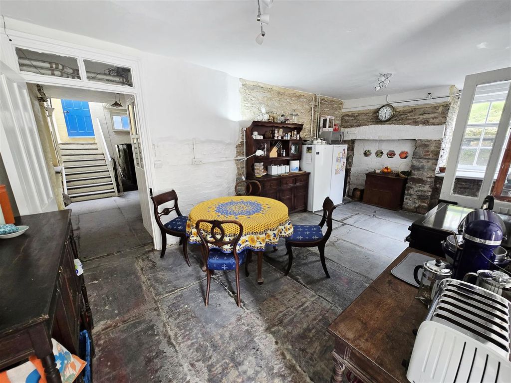 Property photo 2 of 42