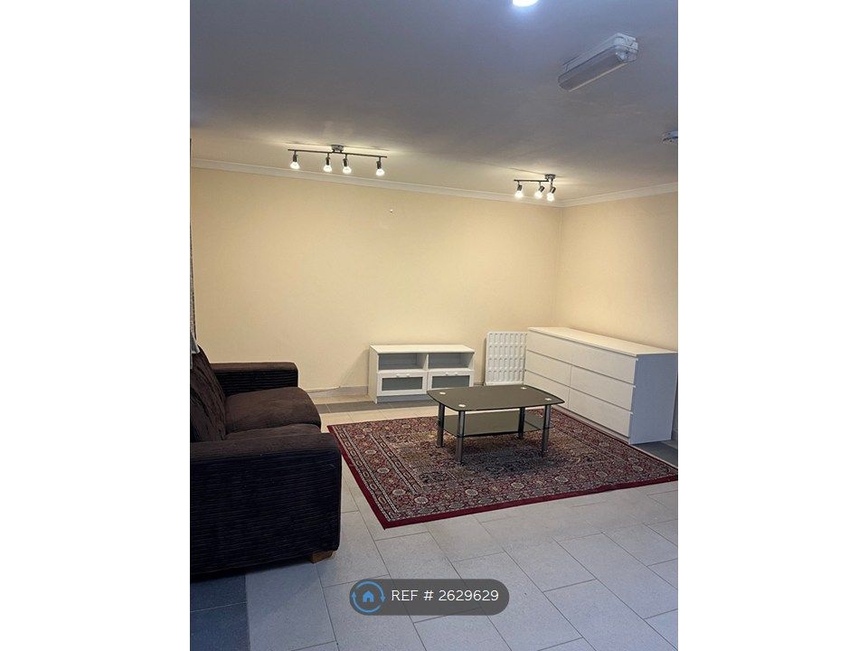 Property photo 1 of 8 Lounge