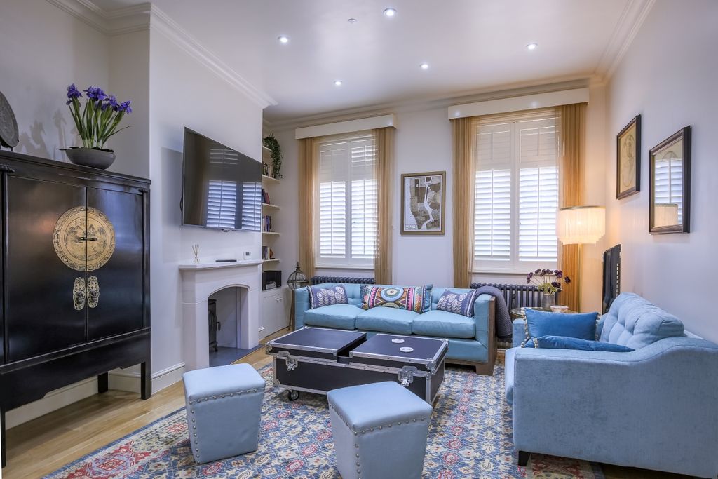 Property photo 2 of 17 Lounge