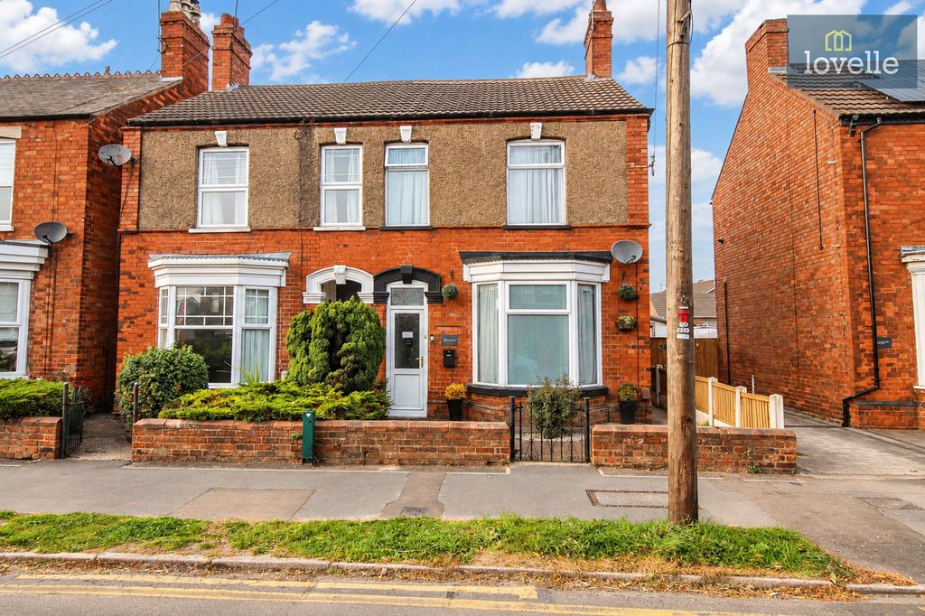 Property photo 2 of 31