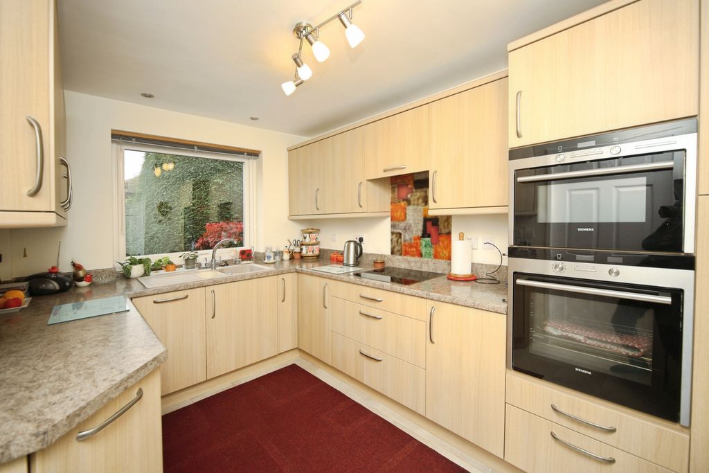 Property photo 3 of 16 Kitchen