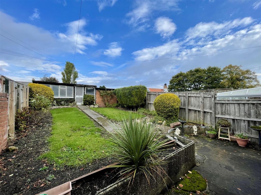 Property photo 2 of 14 Externally