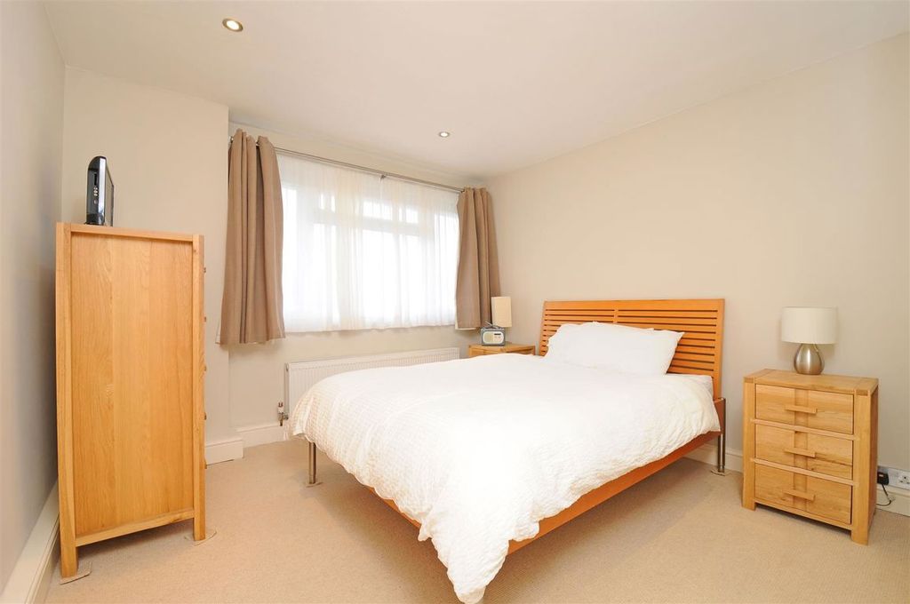 Property photo 3 of 5