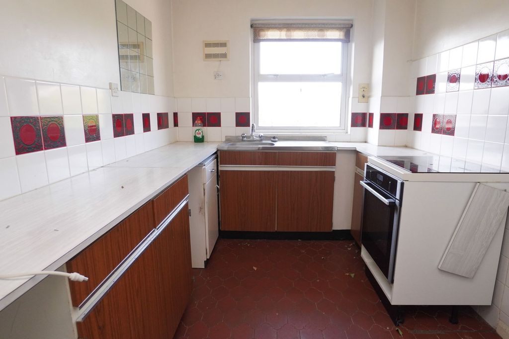 Property photo 3 of 9 Photo 4