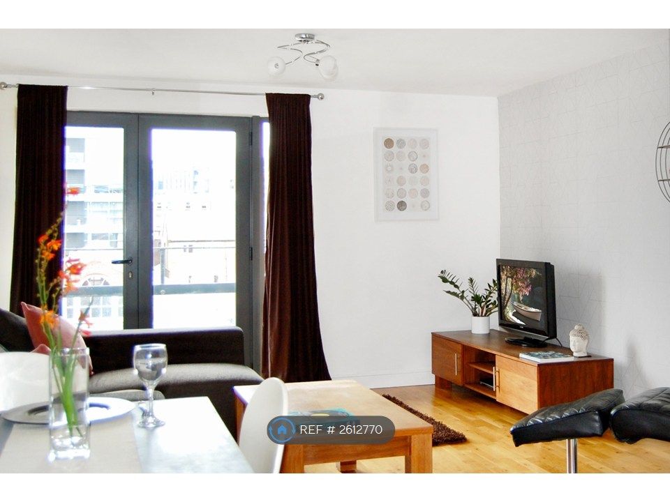 Property photo 1 of 13 Lounge