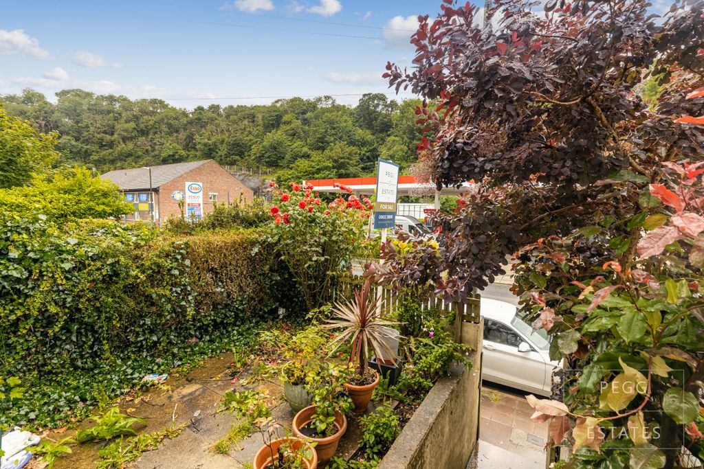 Property photo 3 of 13