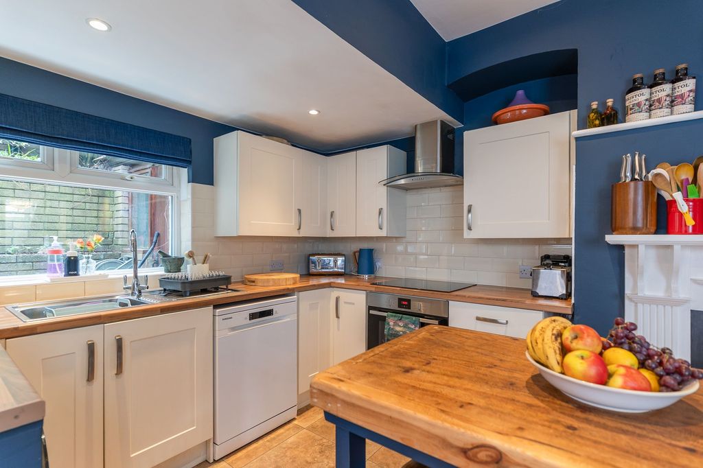 Property photo 2 of 23