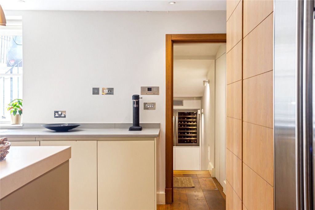 Elgin Crescent W11 photo 4