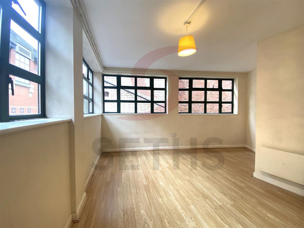 Property photo 2 of 6 Bedroom