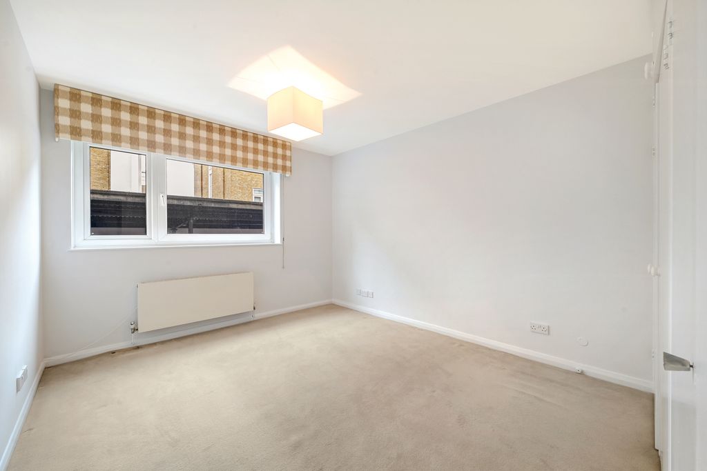 Property photo 3 of 10 Bedroom 2