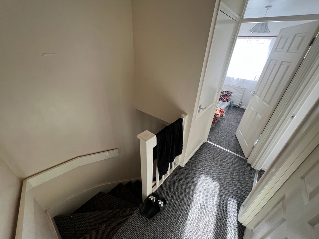 Property photo 3 of 7 Hallway