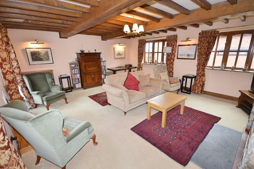 Property photo 3 of 43 Picture No. 02
