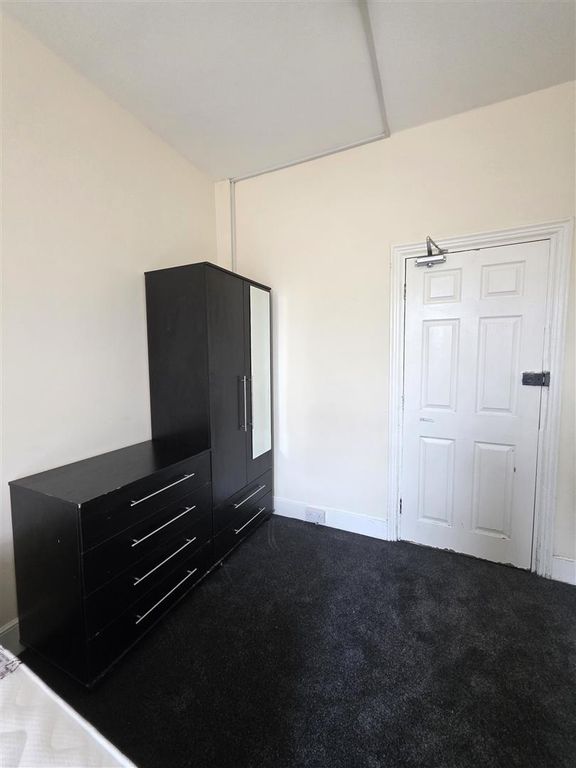 Property photo 2 of 6 55 Hamlet Bed2 .Jpg