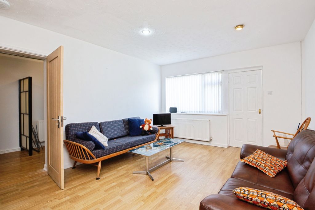 Property photo 3 of 15