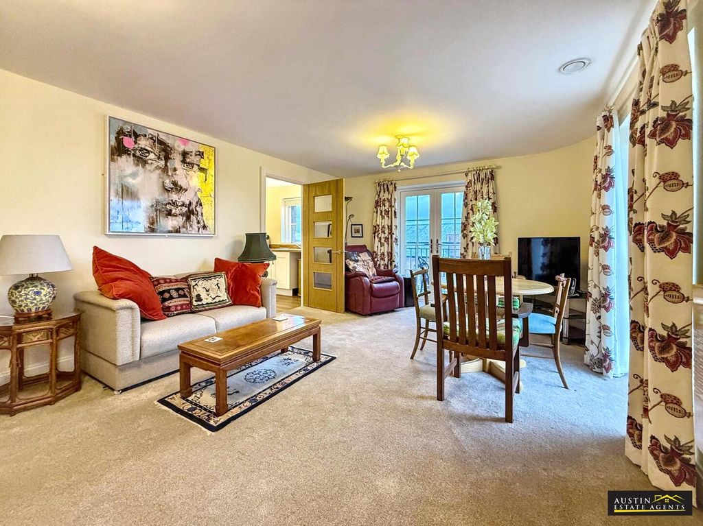 Property photo 2 of 31 Living Room