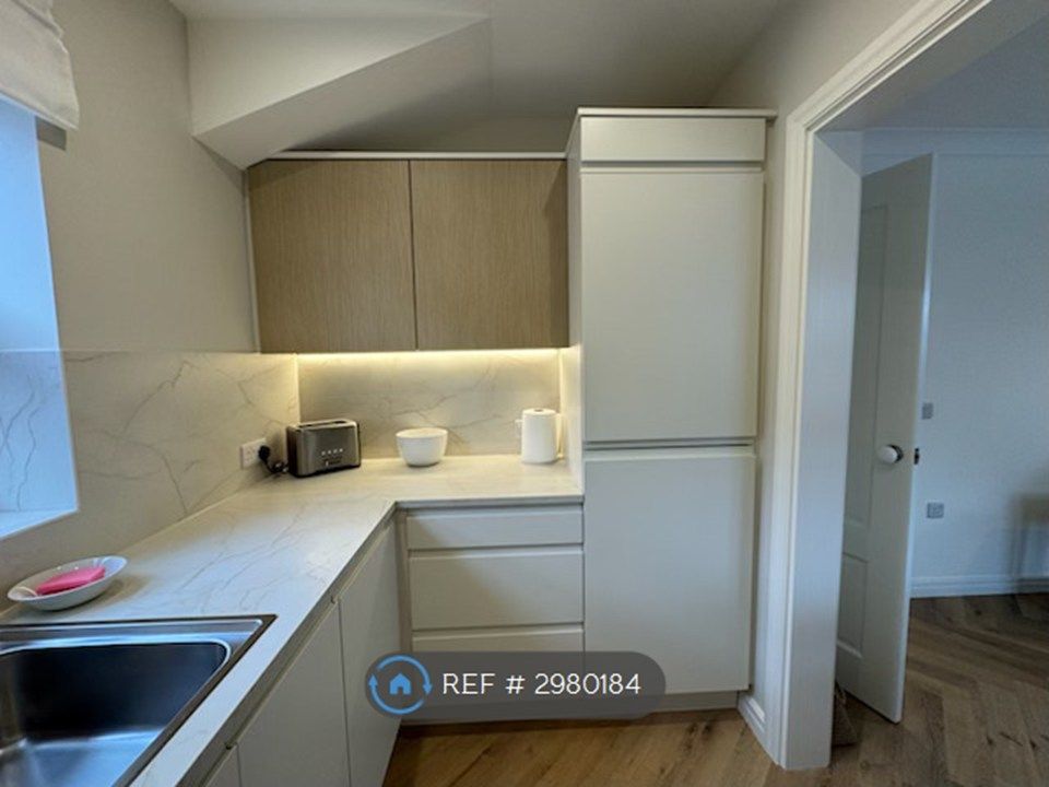 Property photo 2 of 9 Kitchen