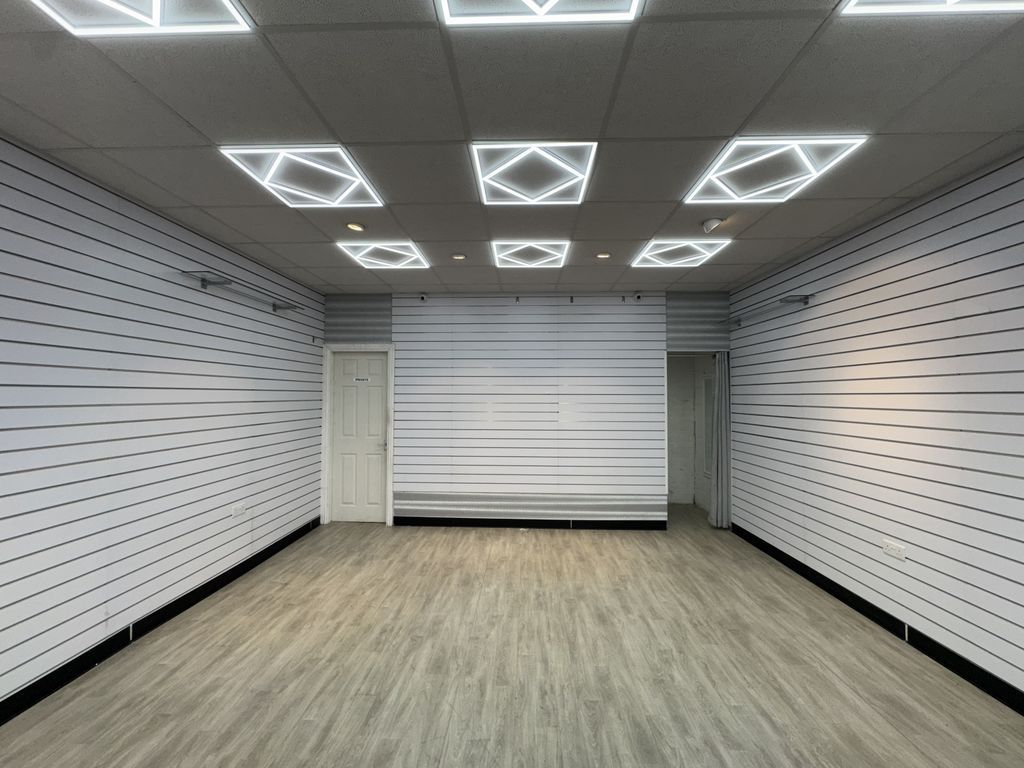 Property photo 3 of 8 Photo 6