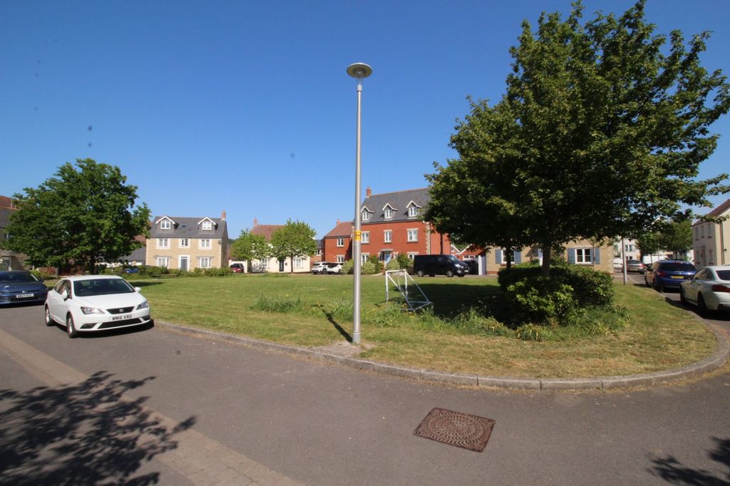 Property photo 2 of 16 Outlook