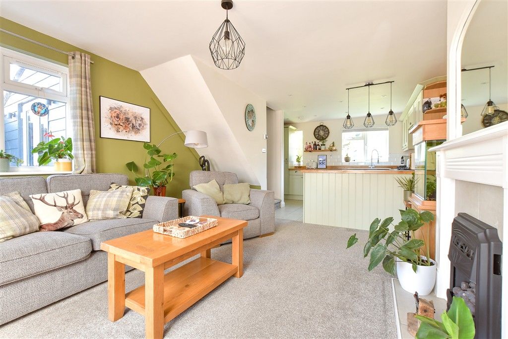 Property photo 3 of 15 Lounge