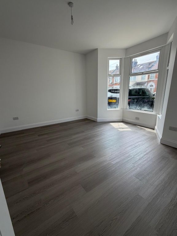 Property photo 1 of 9 Two Bedroom Ground Floor Flat - Ideal For Working Families