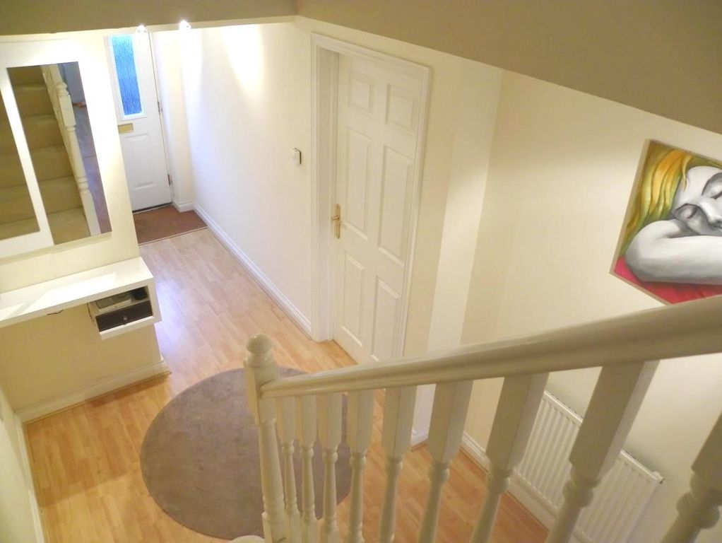 Property photo 3 of 18 Entrance Hall