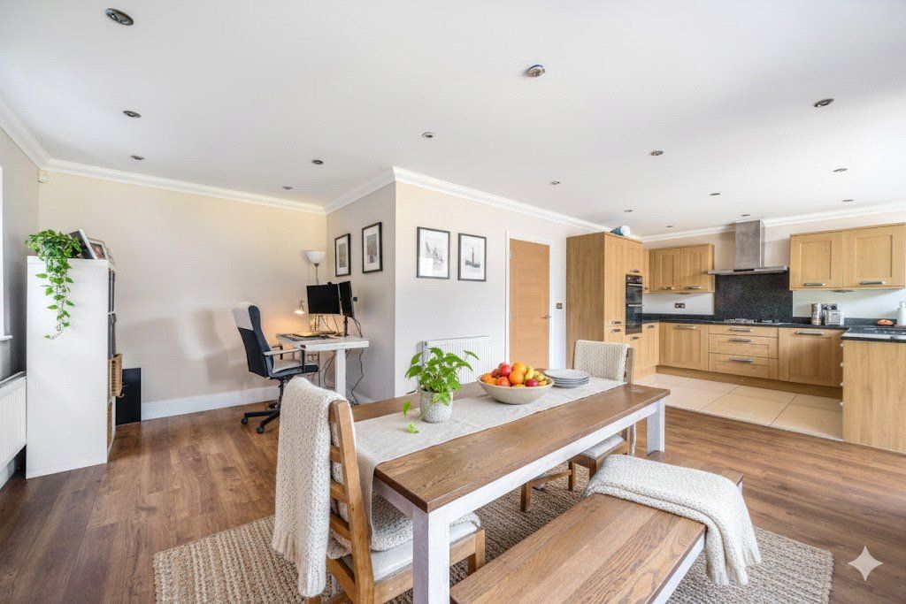 Property photo 2 of 16 Picture No. 32