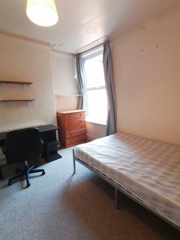 Property photo 1 of 9 A Bright And Spacious Double Bedroom With A Comfor...