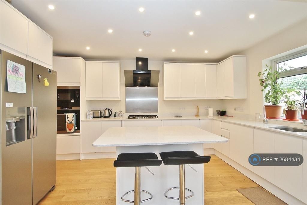 Property photo 3 of 12 1