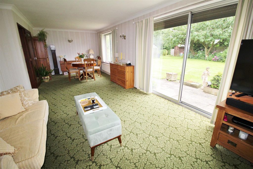 Property photo 3 of 15 Lounge Diner (2).Jpg